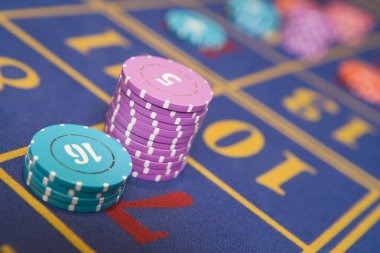 Live dealer at Honor of Kings table on kudawin